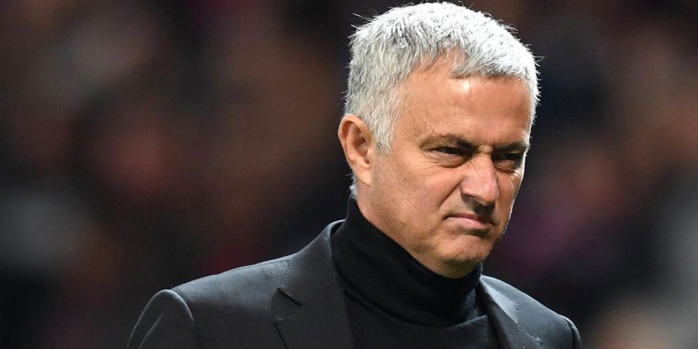 Keluar dari MU, Jose Mourinho Jadi Chef Pizza Hut?